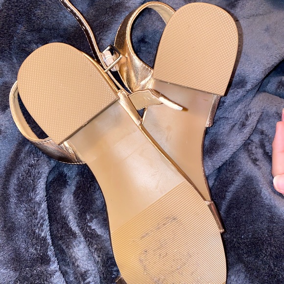 GOLD STEVE MADDEN SANDALS - Picture 6 of 6